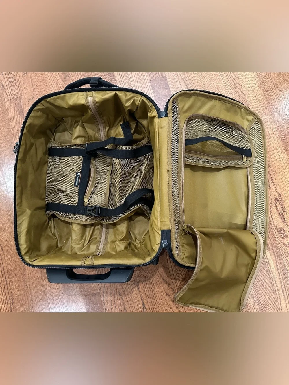 Victorinox Ch-97 2.0 Wheeled Carry-On Suitcase 20”